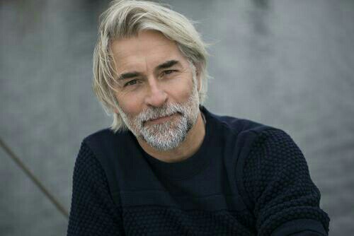 Long hairstyles for mature men