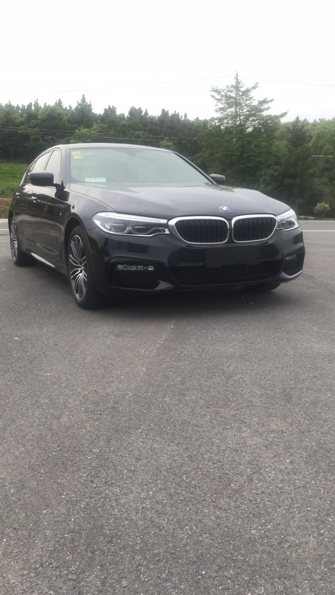 本人有一宝马顶配530可以做婚车需要的联系我15215631214