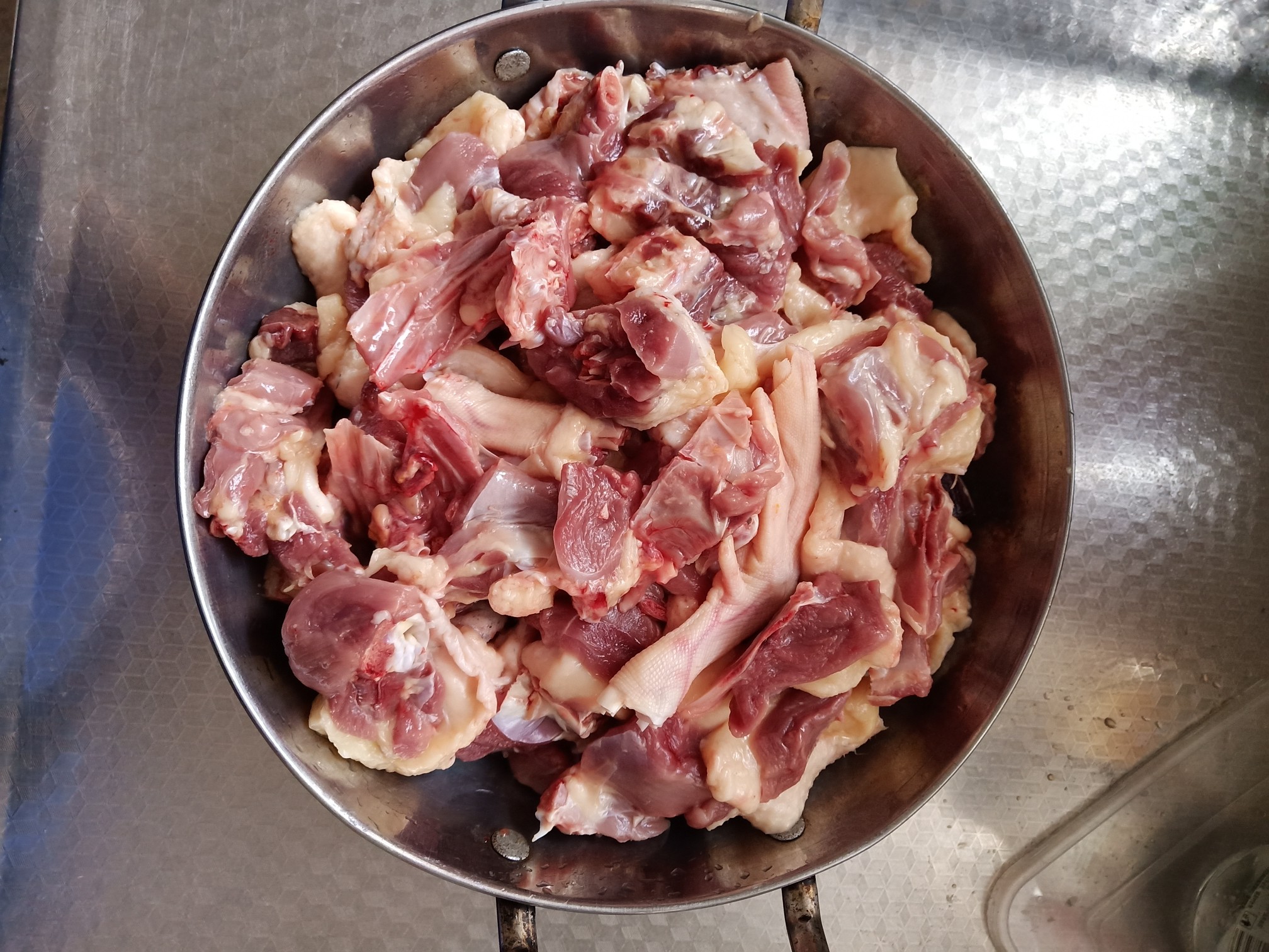 散养麻鸭,味道很正宗,明天有空送货上门,有需要的请预定!