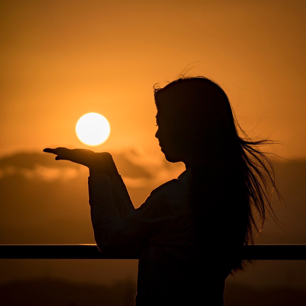 你看月亮的脸 一个和你一起说过的谎言